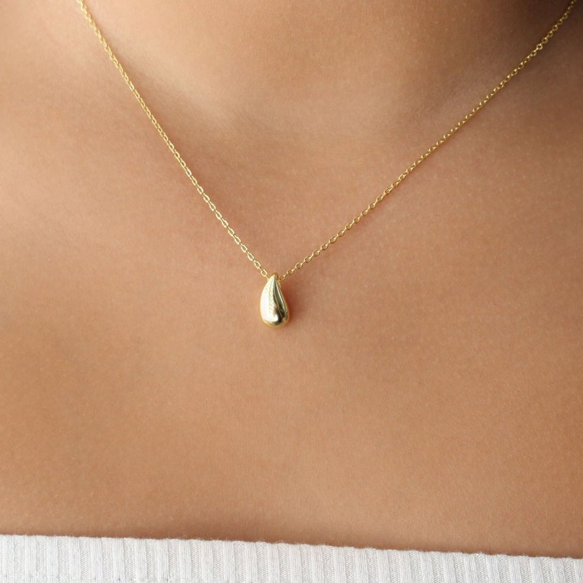 Simple Droplet Gold Necklace